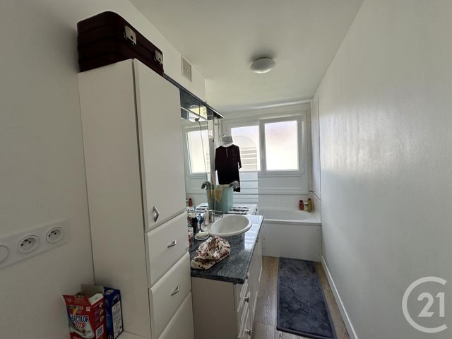 Afficher la photo en grand Appartement F4 à vendre - 4 pièces - 70.1 m2 - ST SEBASTIEN SUR LOIRE - 44 - PAYS-DE-LOIRE - Century 21 By Ouest