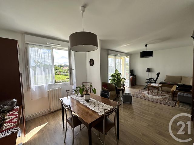 Afficher la photo en grand Appartement F4 à vendre - 4 pièces - 70.1 m2 - ST SEBASTIEN SUR LOIRE - 44 - PAYS-DE-LOIRE - Century 21 By Ouest